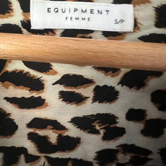 Equipment Slim Signature Silk Shirt size S - Picture 2 of 5